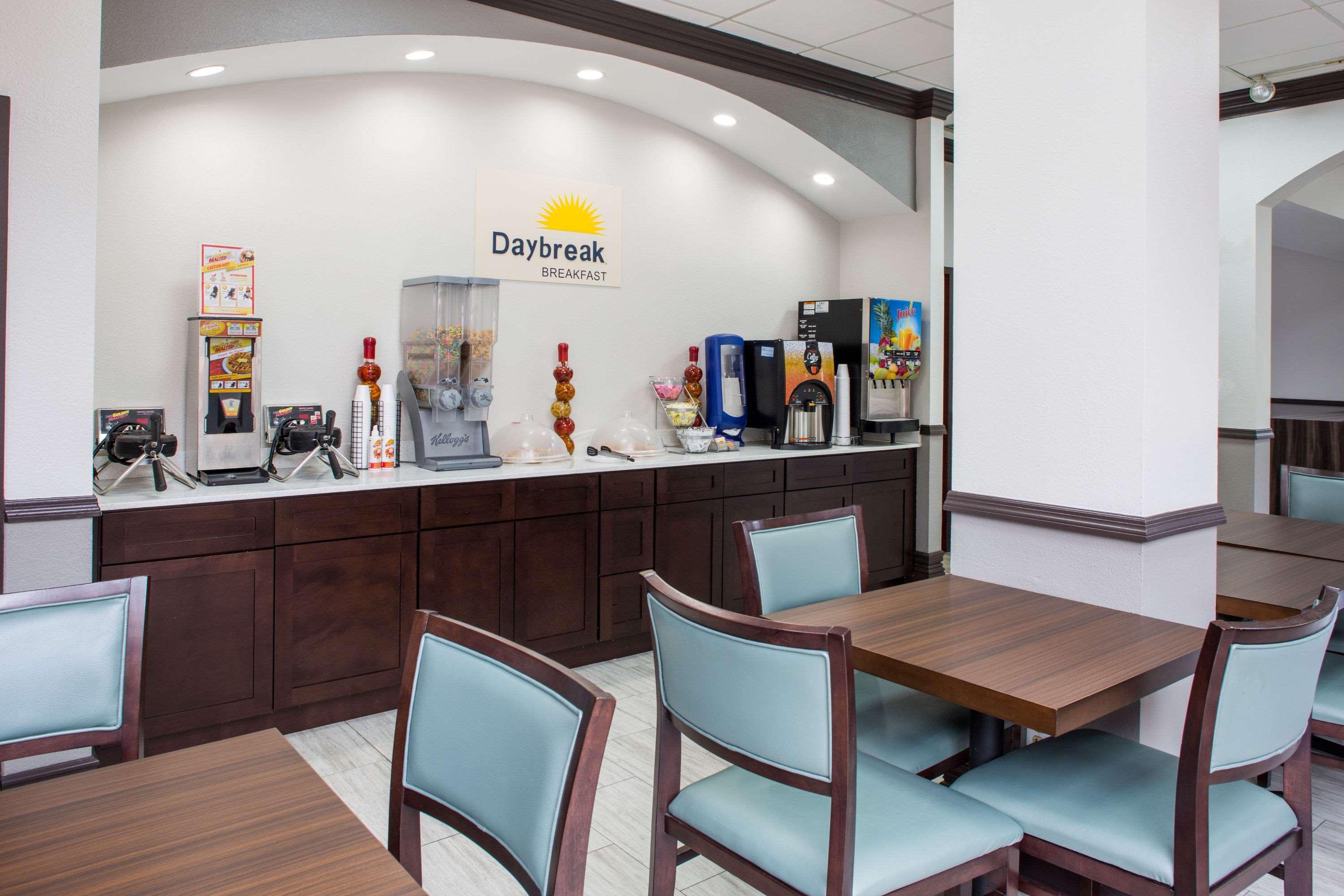 Days Inn & Suites By Wyndham Orlando Airport Exterior foto