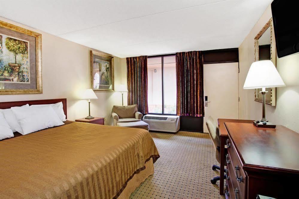 Days Inn & Suites By Wyndham Orlando Airport Exterior foto